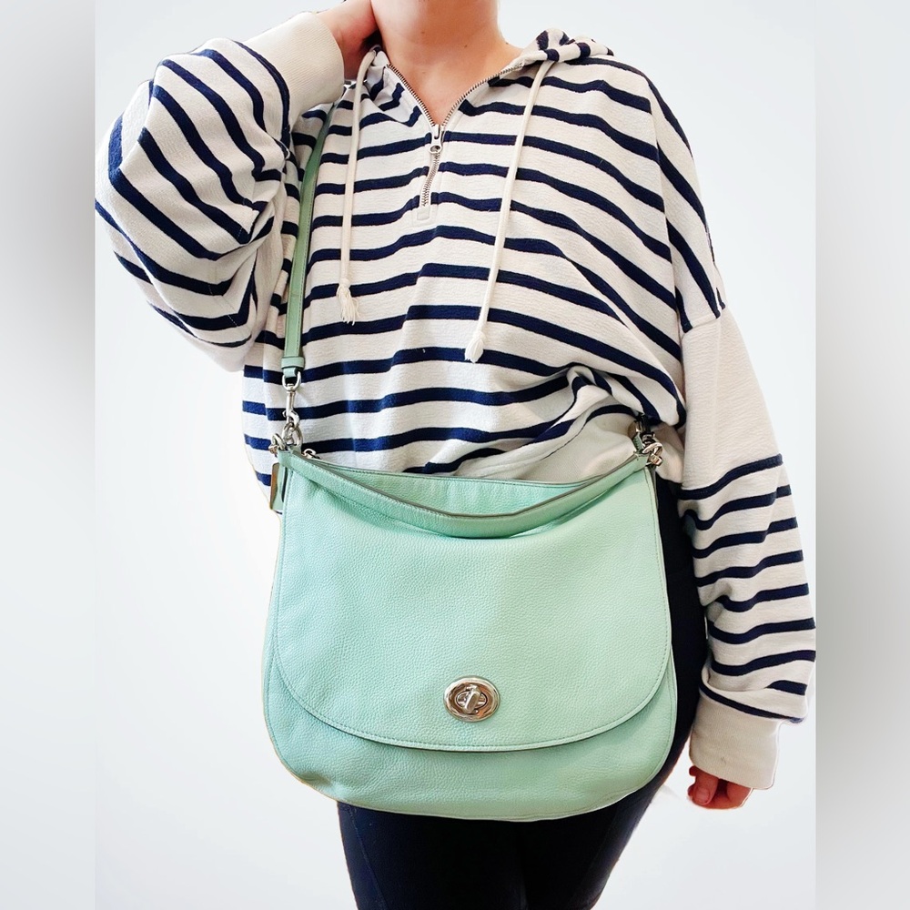 Coach Pebbled Turnlock Hobo #36762 in Mint - AS IS